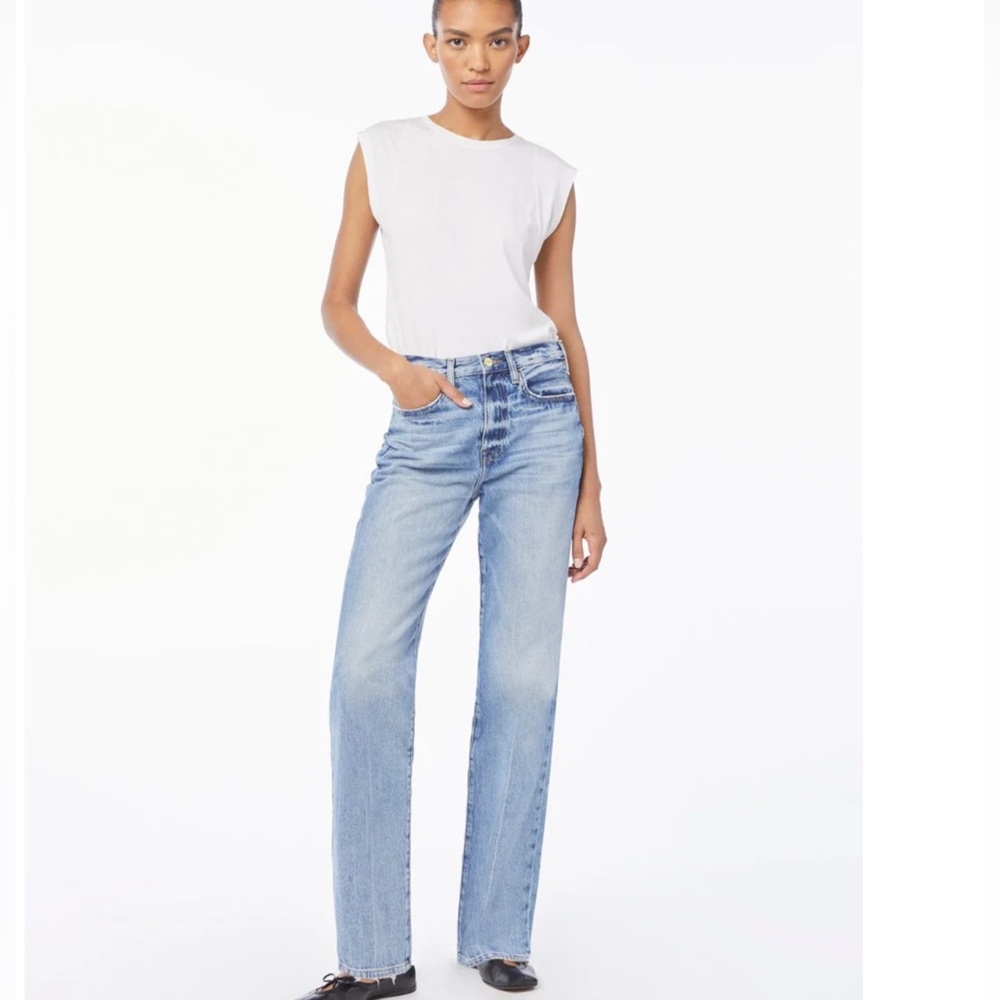 Frame Denim straight leg jeans in glacier. Size 28. NWT
